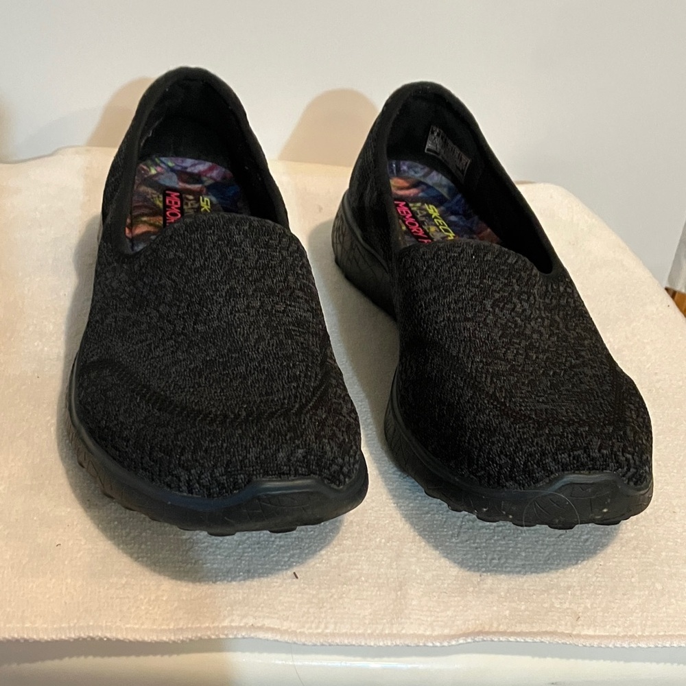SkechersWomen’s Microburst AirCooled Memory Foam Sz 9 Black Slip on Shoe
